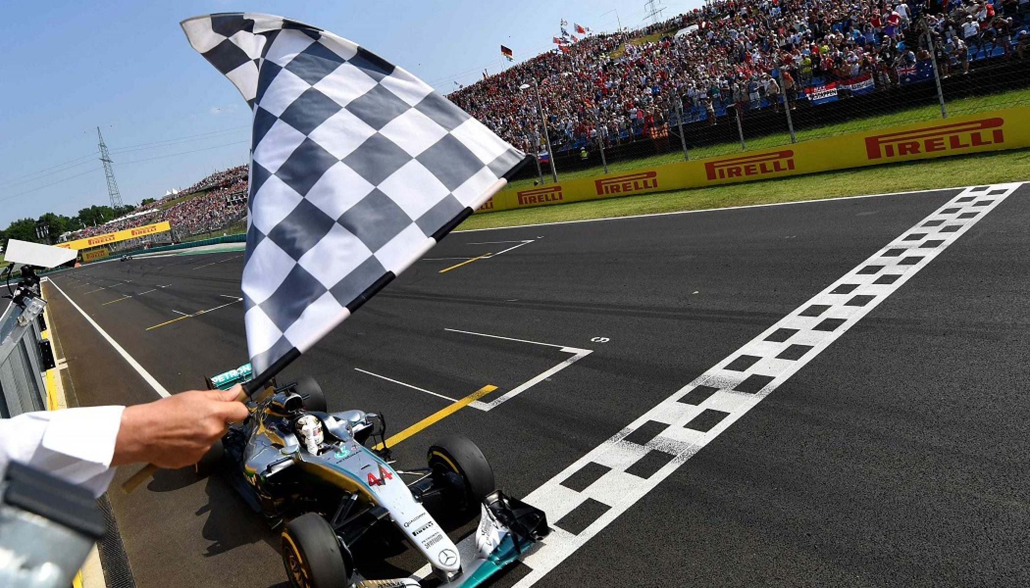 mercedes amg petronas tommy hilfiger